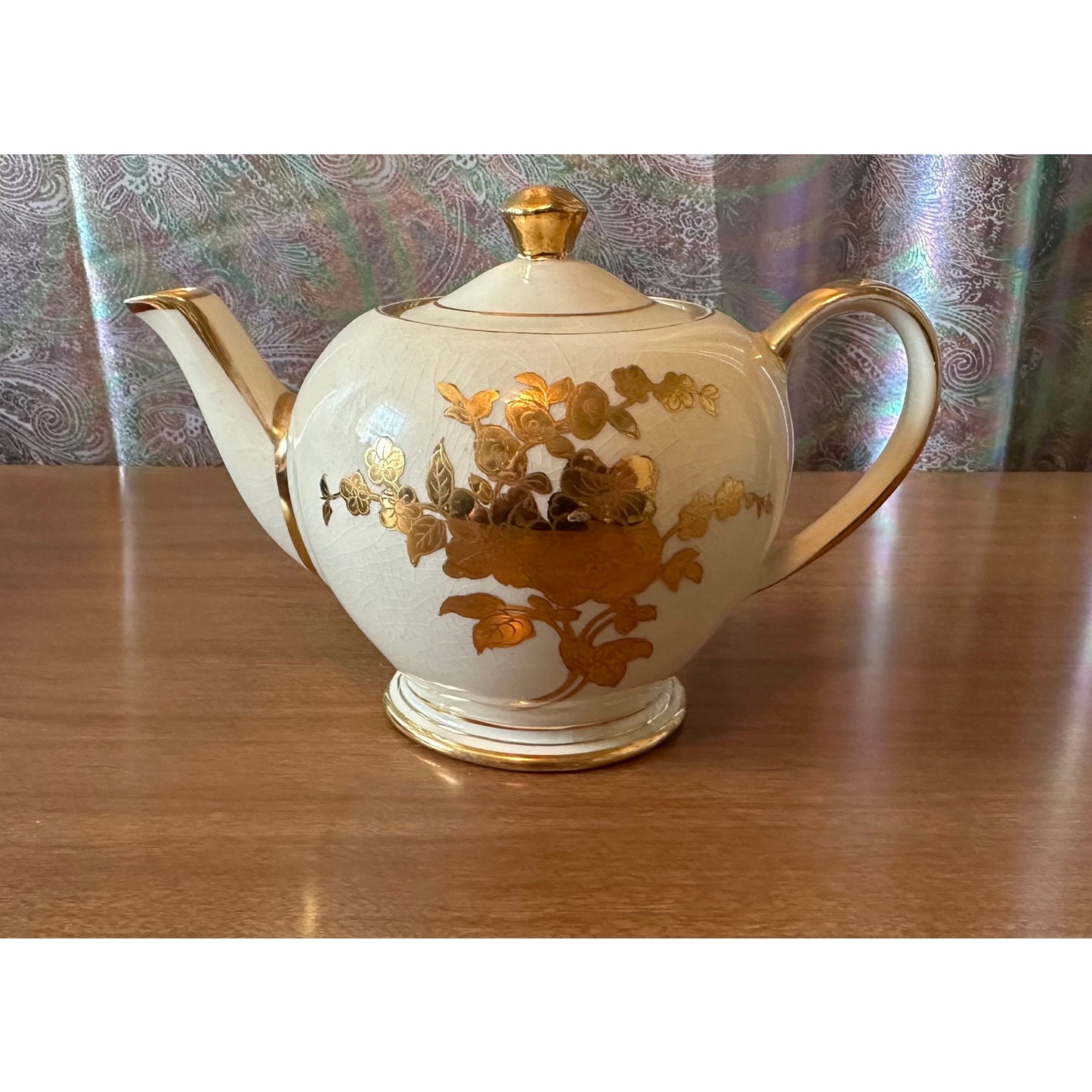 Vintage single serve Sadler teapot with gold flowers and trim