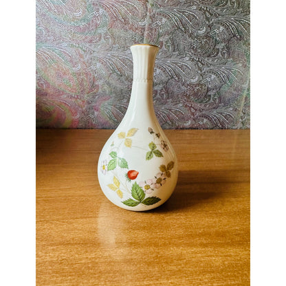 Vintage wild strawberry bone chine by Wedge wood 5” tall bud vase