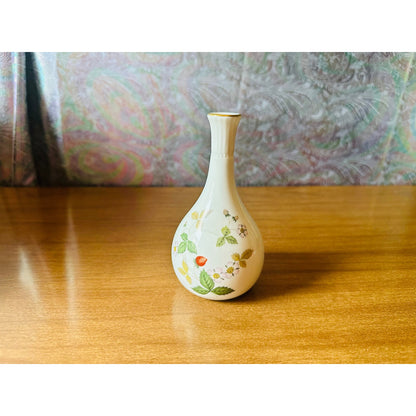 Vintage wild strawberry bone chine by Wedge wood 5” tall bud vase