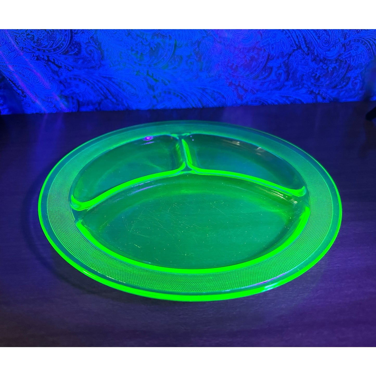 9 3/8” vintage LE smith homestead green uranium glass plate